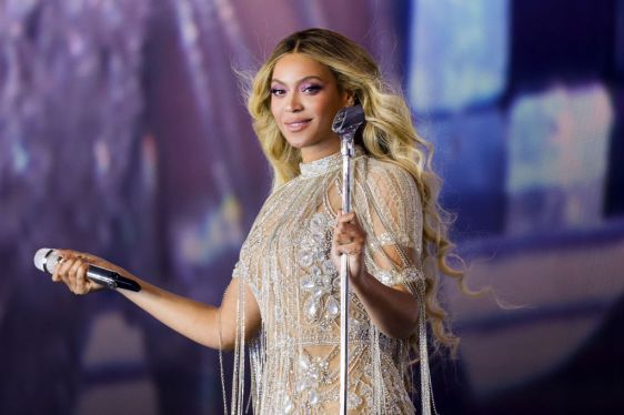 NFC Christmas Gameday: Beyoncé performs live on Netflix stream