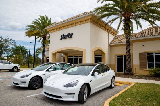 Hertz is selling 20,000 electric vehicles (EVs) and replacing them with gas-powered cars.